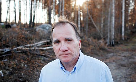 Statsminister Stefan Löfven besökte platserna för de förödande skogsbränderna i Sverige. Foto: Mats Andersson/TT