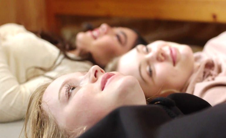 NRK producerer også i dag indhold til de 12-14 årige. For eksempel ’Lik meg’ om Arin som kommer i stadig konflikt med forventningerne hjemme, mens hun løsriver sig som teenager. Foto: NRK.