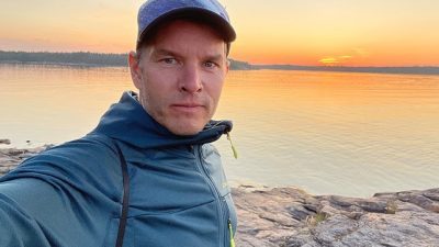 Utendørs selfie av Sampo Mäkelä fra Yle